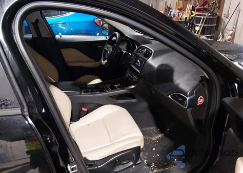 2018 Jaguar F-Pace 25T Premium из США, поврежденный, VIN SADCJ2FX9JA270130